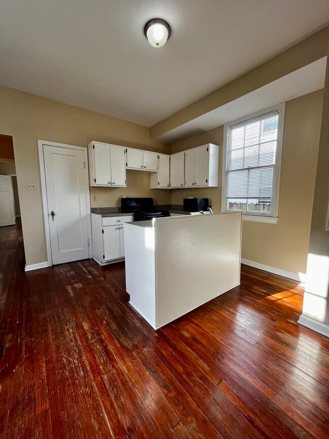 Building Photo - 2671 Gladiolus St