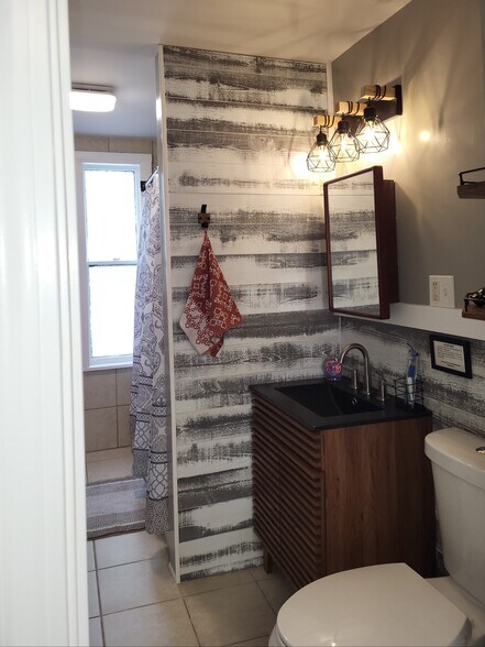 Building Photo - 9 Reeves St