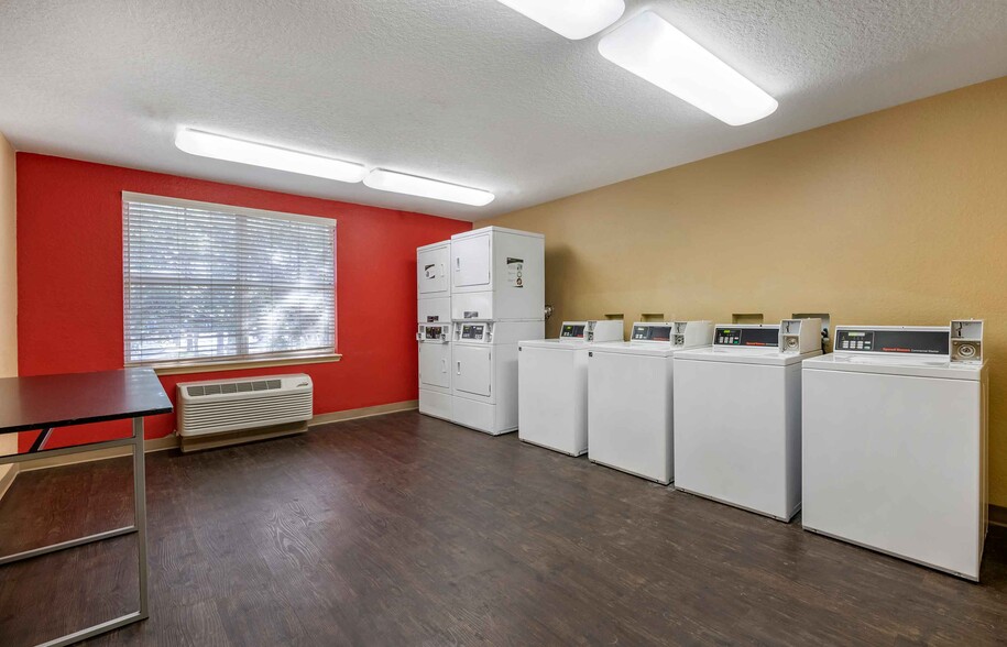 Building Photo - Furnished Studio-Orlando - Maitland - Summ...