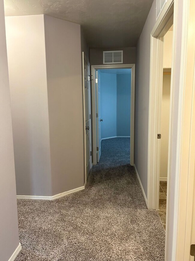 Building Photo - Modern Layout, Private Backyard, Prime Location |3 bed 2.5 bath Home in Nampa