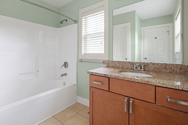 Building Photo - Modern Kenilworth Home