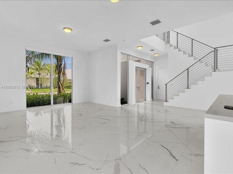 Building Photo - 16644 Botaniko Dr N