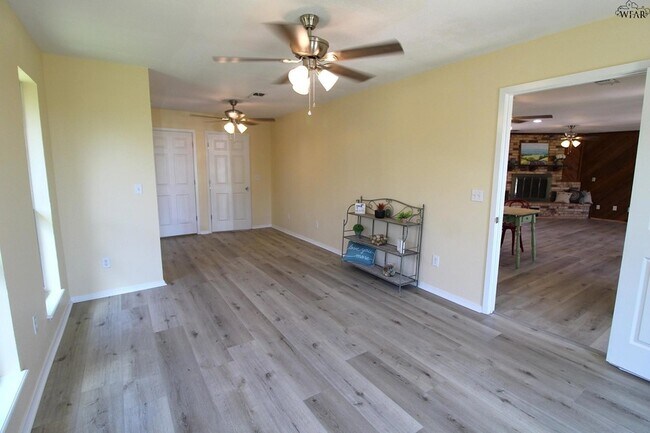 Building Photo - 1218 Christine Rd