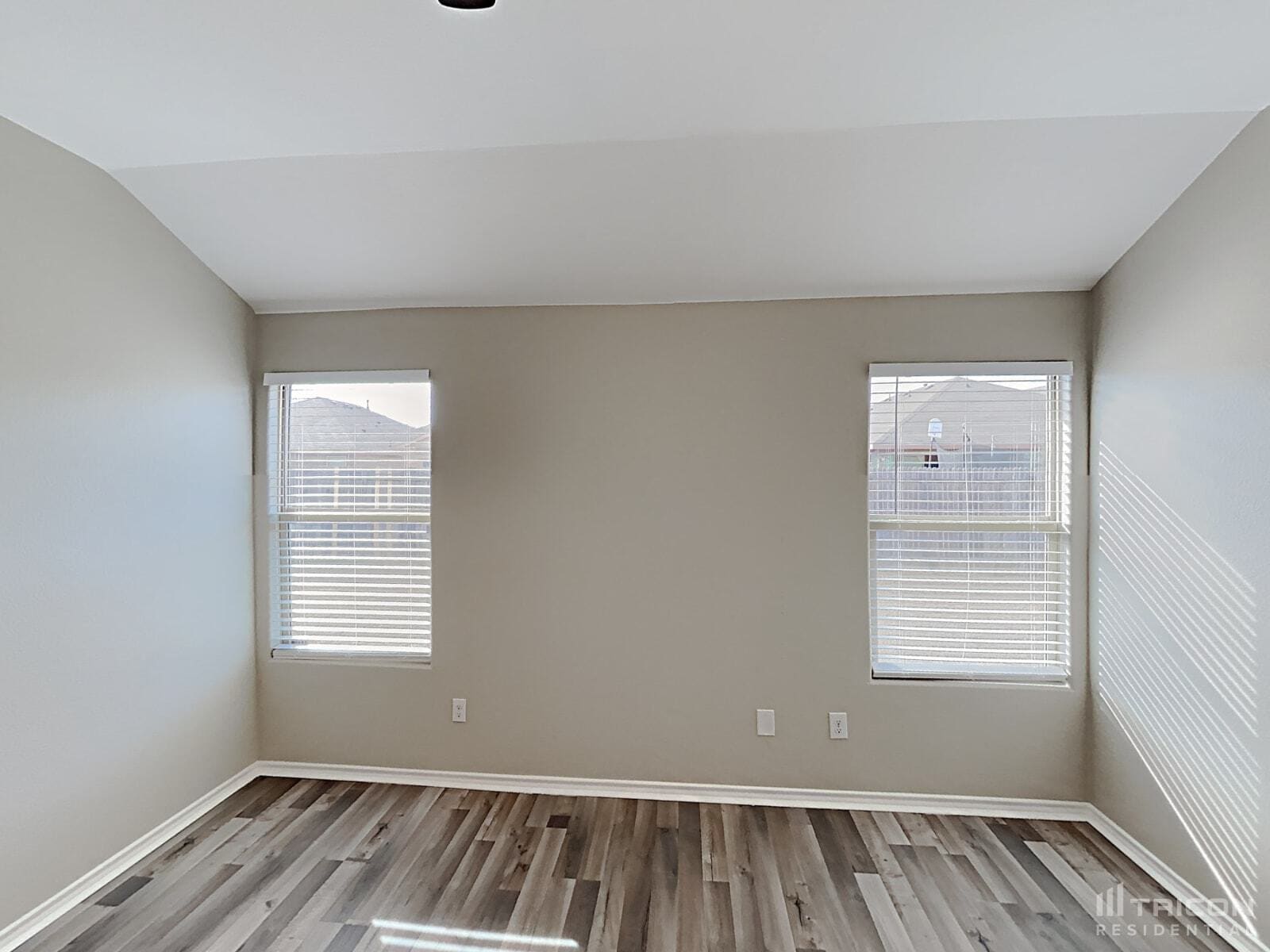 Building Photo - 2445 Carolina Dr