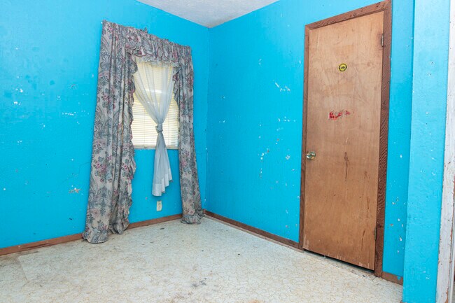 Building Photo - 407 Nugier Ave