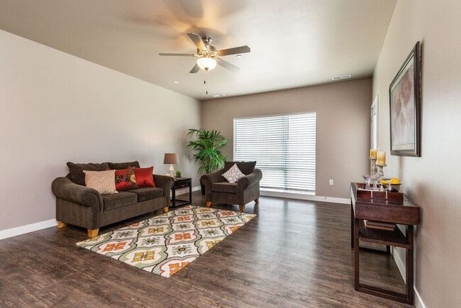 Building Photo - $1,295 | 1 Bedroom, 1 Bathroom | Pet Frien...