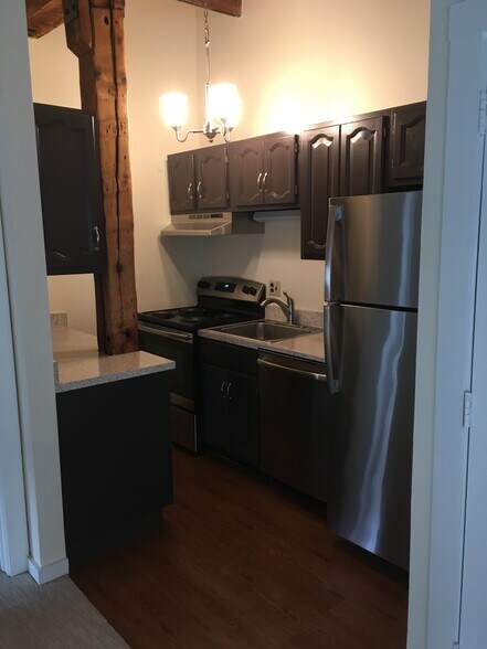 Building Photo - 33 Medford St