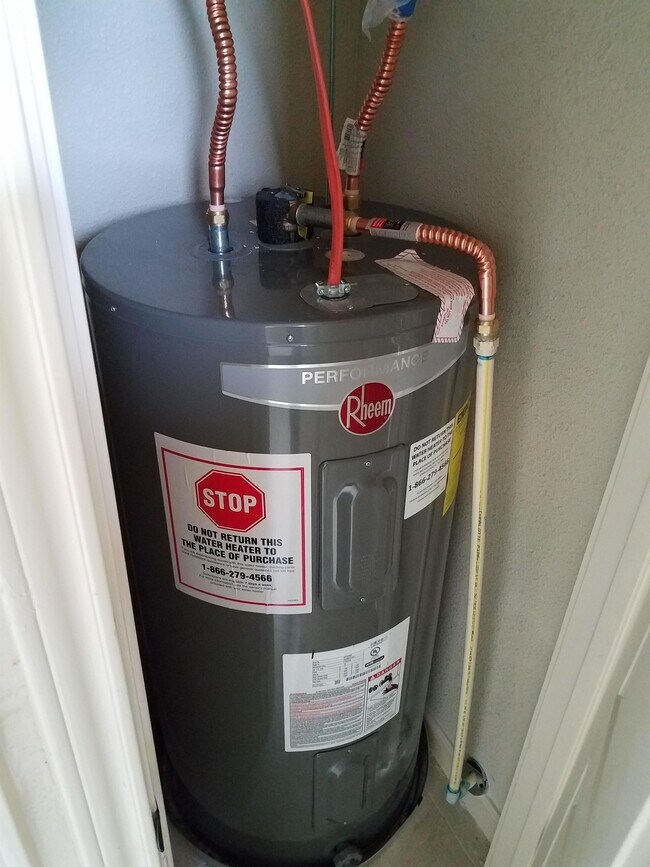 Building Photo - 1016 Center St