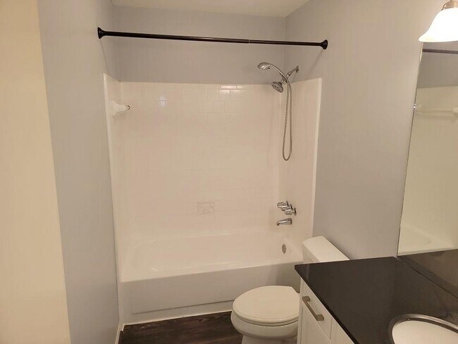 Building Photo - 9406 Walnut Glen Dr