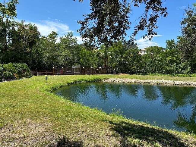 Building Photo - SEASONAL RENTAL - Downtown Sarasota Renova...