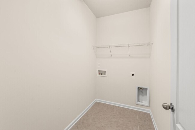 Building Photo - 3 Bedroom Home in Belmont!