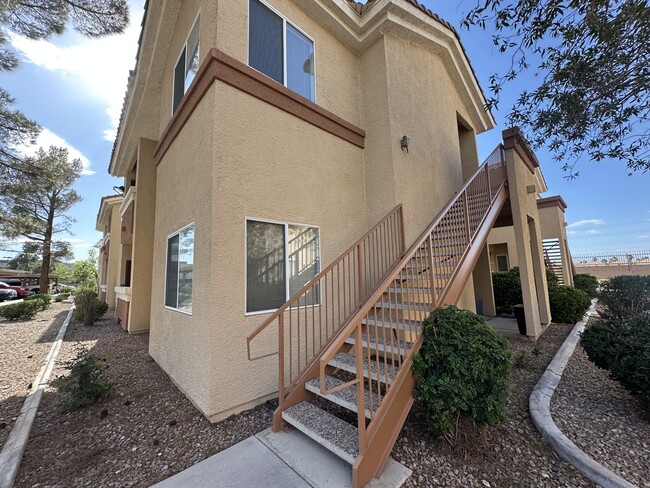 Building Photo - 1050 E Cactus Ave