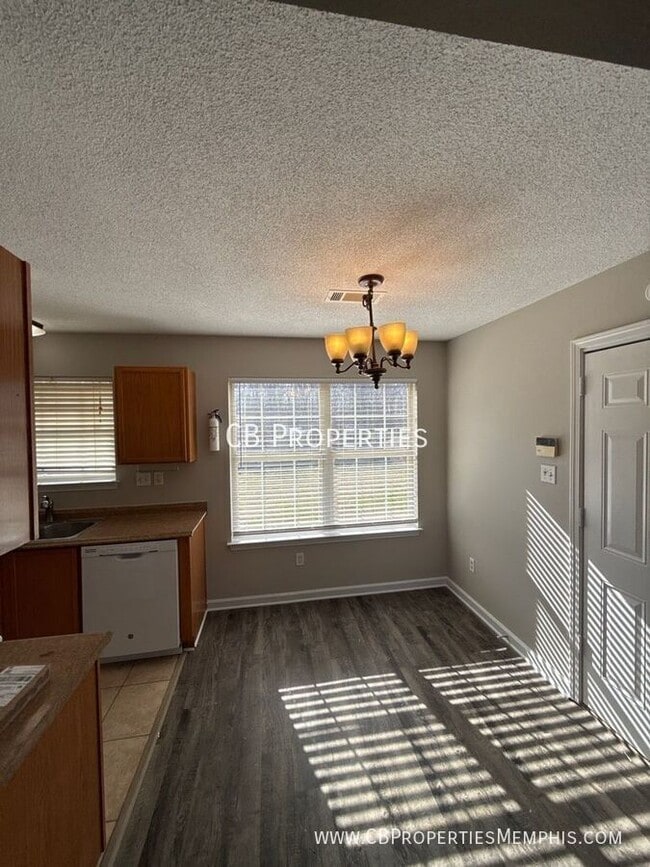 Building Photo - 175 Pine Ridge Ln