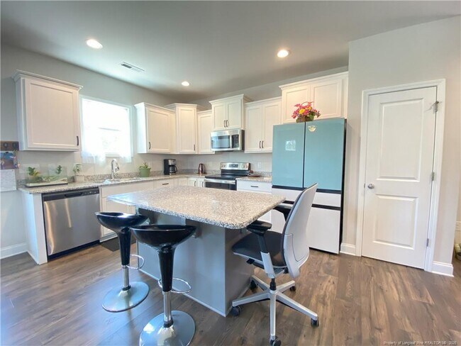 Building Photo - 5944 Rosser Pittman Rd