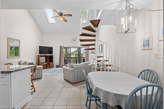 Building Photo - Long Term Furnished Top Floor Condo - 2 bed/2bath with Community Pool