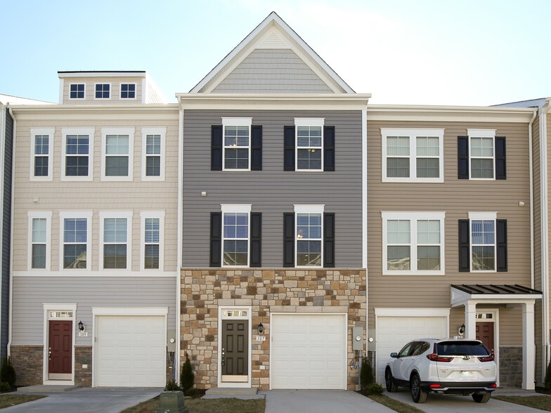 Building Photo - 107 Alderman Way