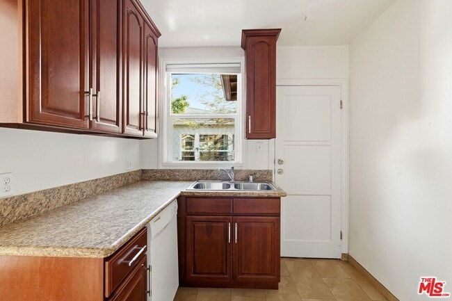 Building Photo - 1440 S Sherbourne Dr