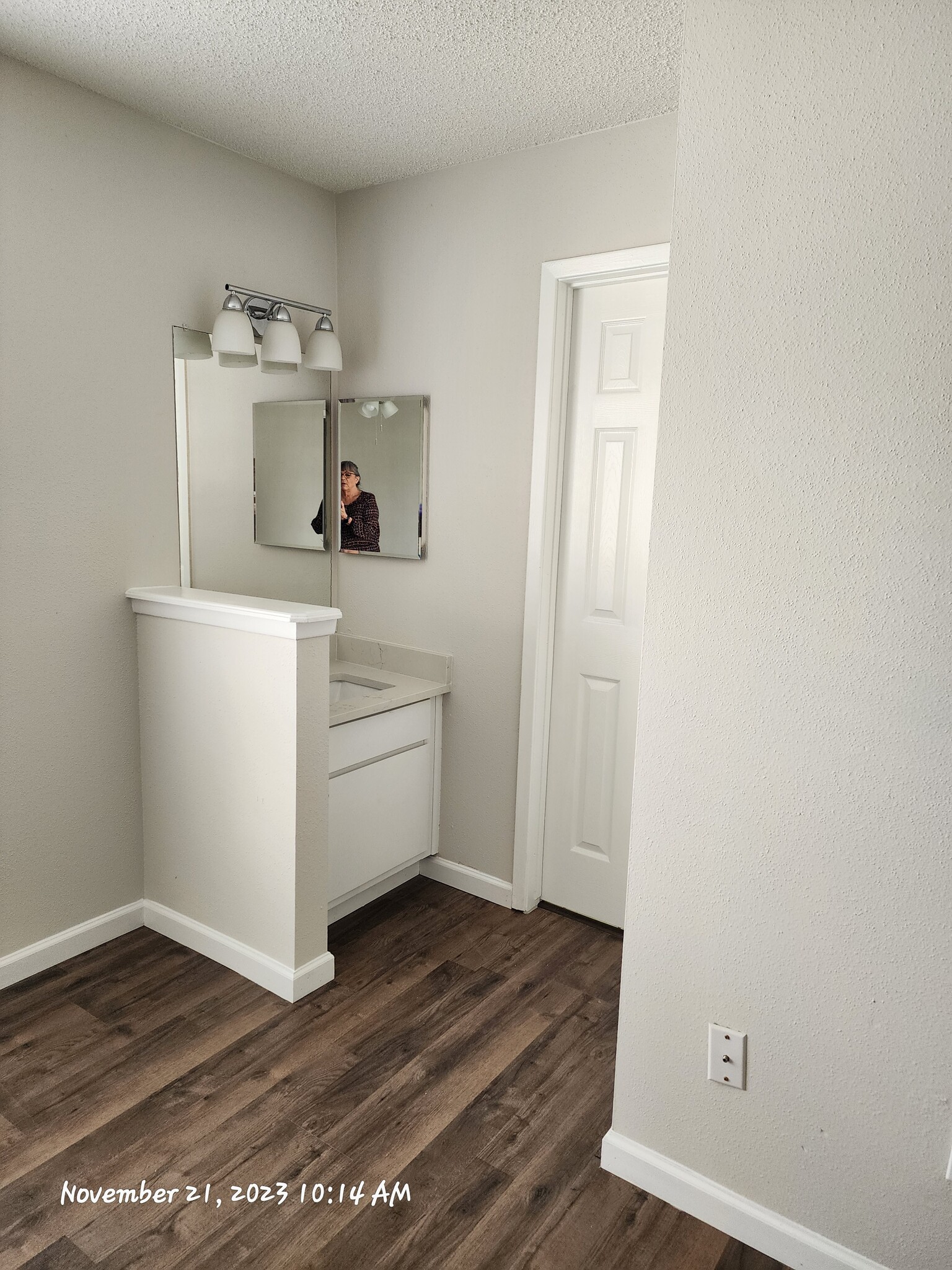 Primary Sink Vanity - 3919 Fairmont Pky