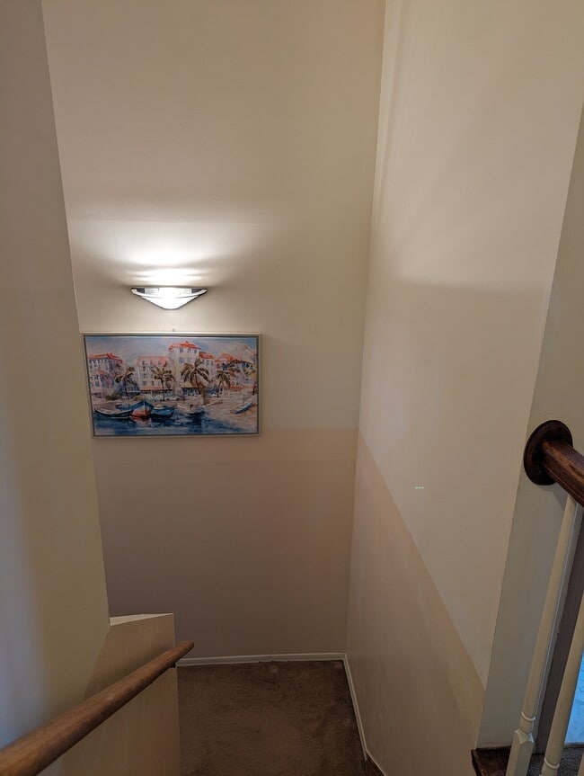 Building Photo - 187 Flax Hill Rd