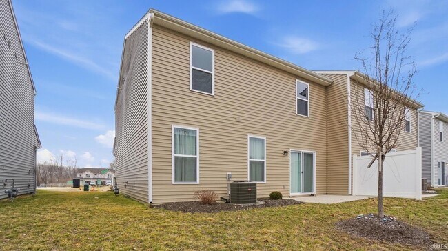 Building Photo - 3597 Canal Square Dr