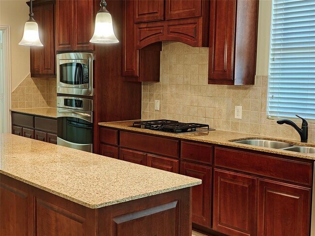 Building Photo - 5551 Twin Rivers Ln