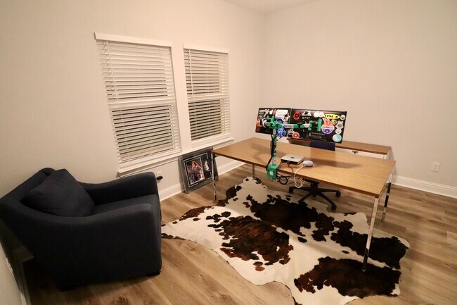 Building Photo - 2009 Toronto St