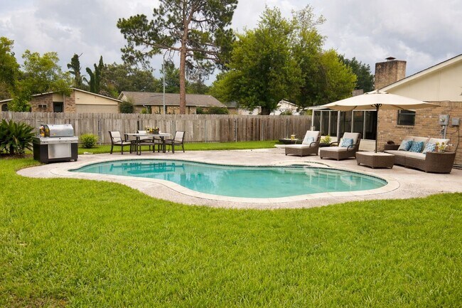 Building Photo - 16902 Castle Fraser Dr