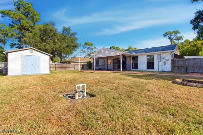 Building Photo - 18554 Zinnia Rd