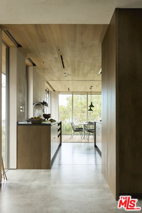 Building Photo - 5927 Busch Dr