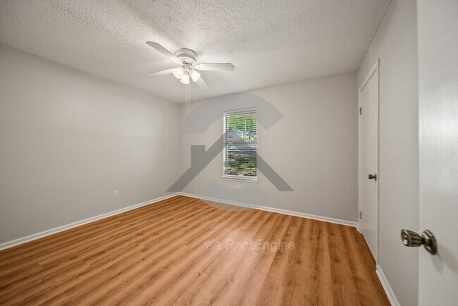 Building Photo - 9 Point W Cir