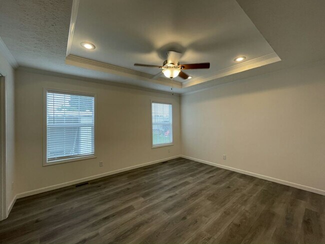 Building Photo - 491 Hillcrest Ln