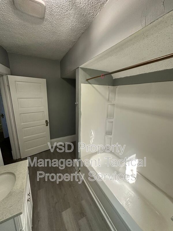 Building Photo - 3901 W 36th St
