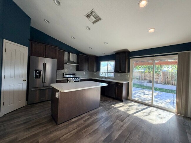 Building Photo - Beautifully Remodeled 4 Bedroom, 2 Bath Home in Desirable Elk Grove Neighborhood