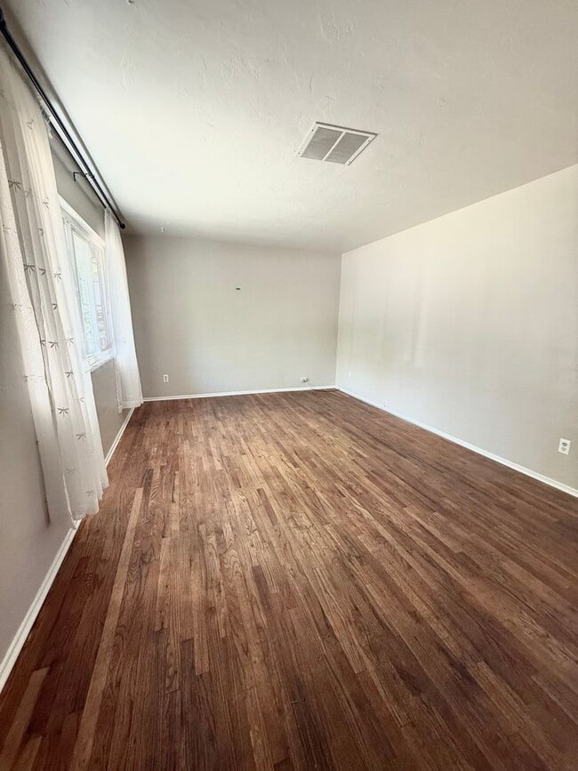 Building Photo - COMING SOON!! 2 BEDROOM 1 BATH HOME NEAR DOWNTOWN PASO ROBLES!!!!