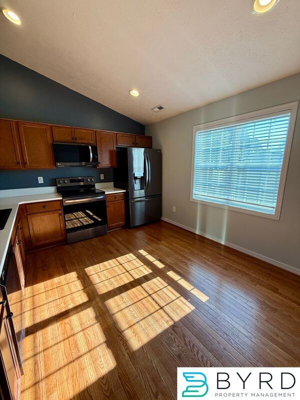 Building Photo - 1001 Greenview Dr