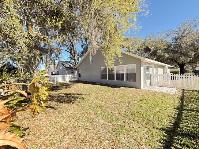 Building Photo - 951 Vindale Rd