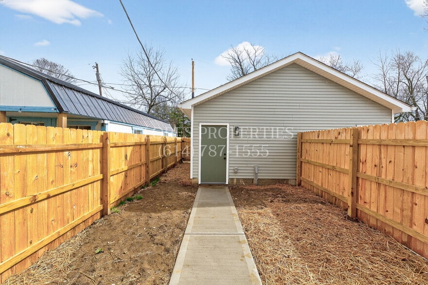 Building Photo - 696 S 22nd St