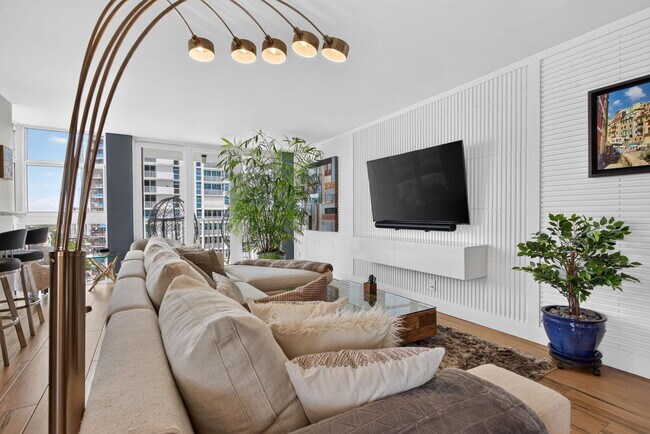 Building Photo - 1370 S Ocean Blvd