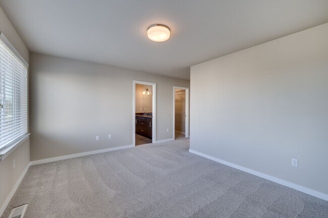 Building Photo - Stunning 4-Bedroom Home in Otani Gardens –...