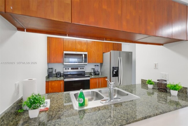 Building Photo - 1200 Brickell Bay Dr