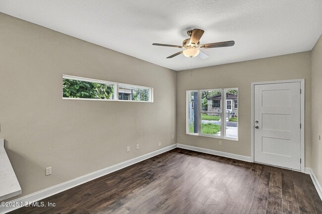 Building Photo - 2291 Clemente Dr