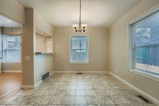 Building Photo - Stylish Home in the Heart of Highland with Detached Garage & Mother-in-Law Suite