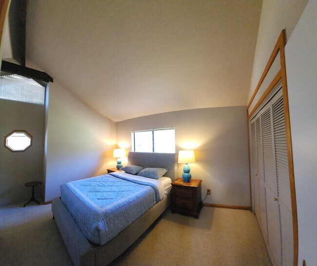 Building Photo - Furnished 3 bed 2.5 bath close to Poly.