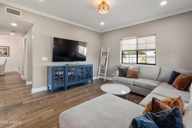 Building Photo - 4146 E Glenrosa Ave