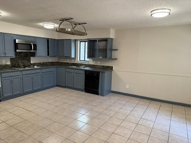 Building Photo - 8901 Newport Ln
