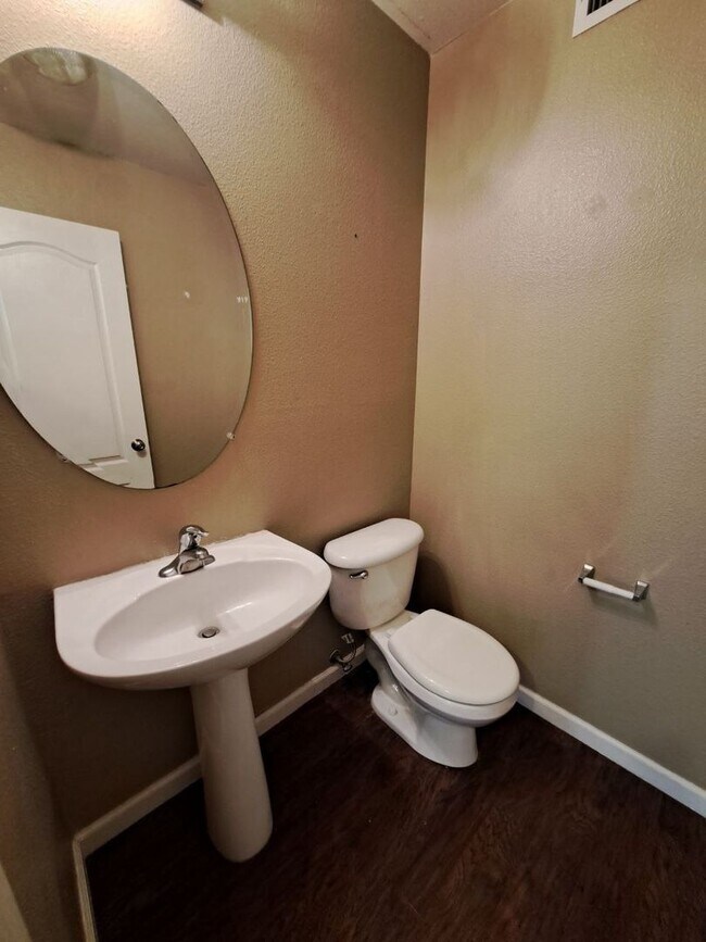 Building Photo - Beautiful 4 Bedroom House Ready To Call Home!