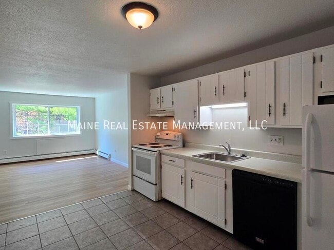 Primary Photo - 10 Tall Pines Dr