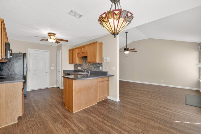 Building Photo - 851 Kanatak Ln