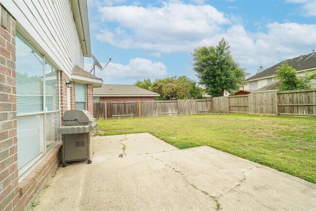 Building Photo - 22623 Holly Lake Dr