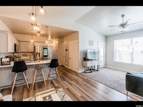 Building Photo - 14487 S Quill Dr